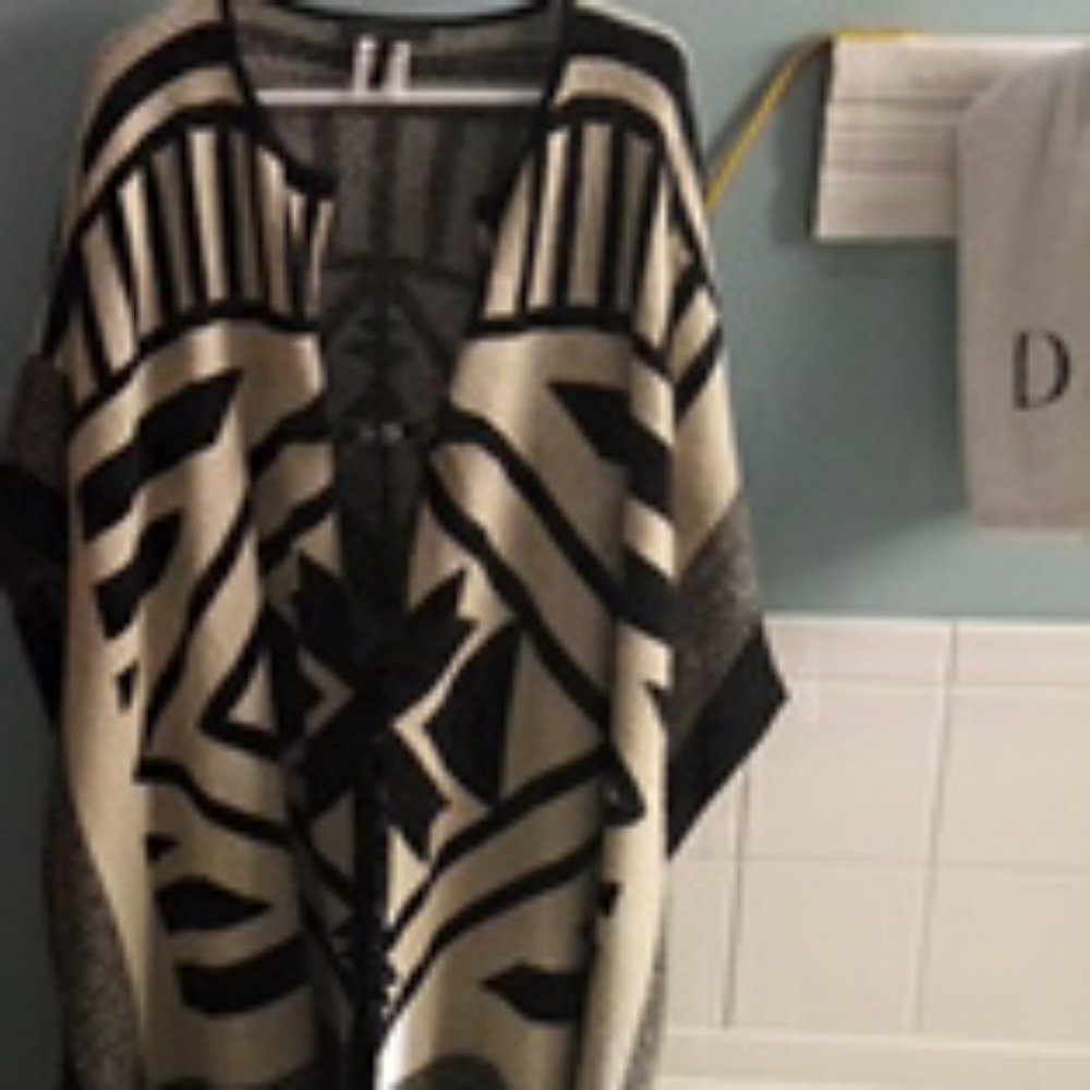 BCBG ponco